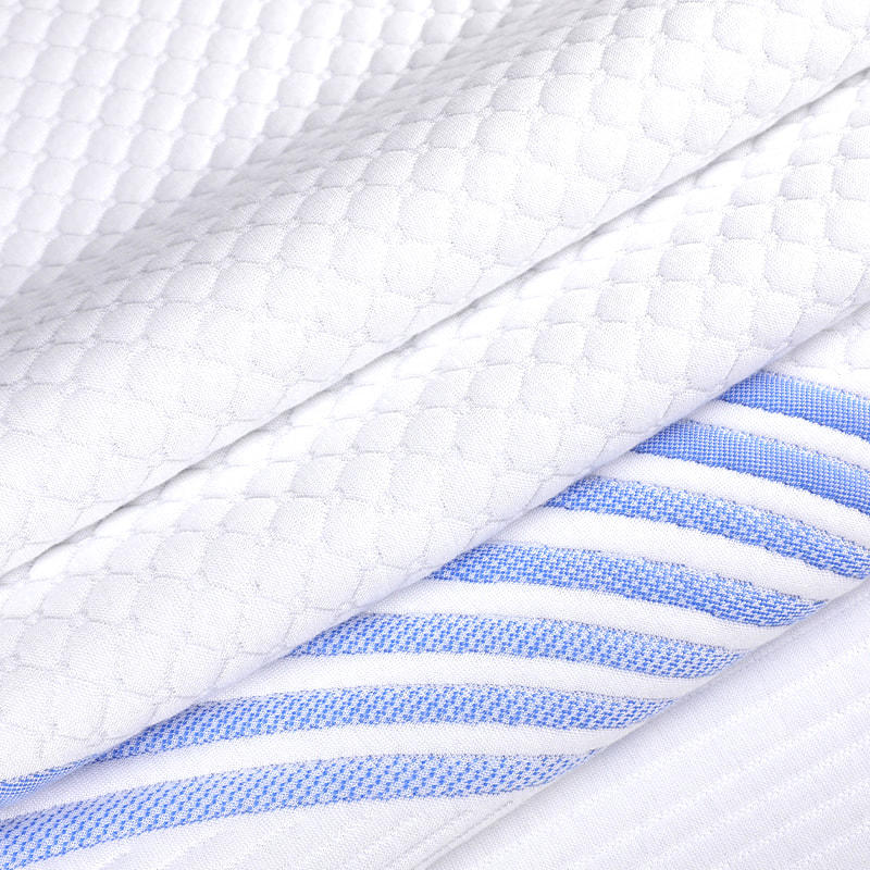 Полностью полиэстеровая двусторонняя трикотажная матрасная ткань в сине-белую полоску
